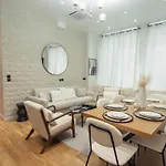 Apartment Center Of Paris By Studio Prestige