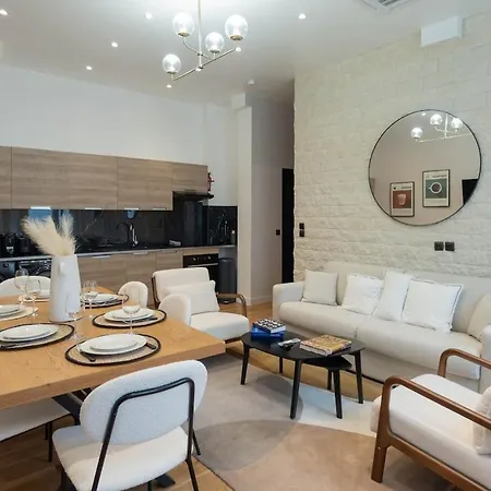 Center Of By Prestige * Parigi