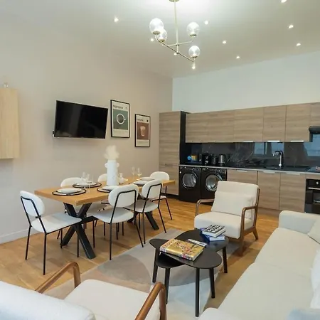 Center Of By Prestige Parigi